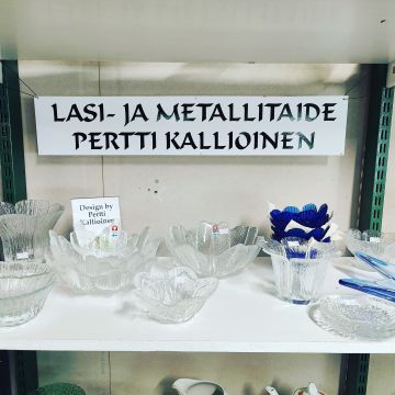 Valikoima muotoilija Pertti Kallioisen lasituotteita (suoraan tehtaalta).
Myös paljon muuta uutta sekä hyvä valikoima kalastustarvikkeita. Tervetuloa. 

Ett urval av designern Pertti Kallioinens glasprodukter (direkt från fabriken). 
Mycket annat nytt och ett bra utbud med fiskeredskap. Välkomna!
Öppet måndag-lördag kl. 10–17.
🌞
#simonbyoutlet #nagu #nauvo #visitparainen